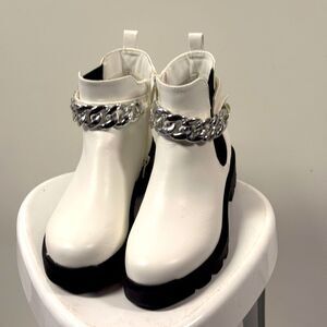 Steve madden boots for girls size 3 and white ND black New